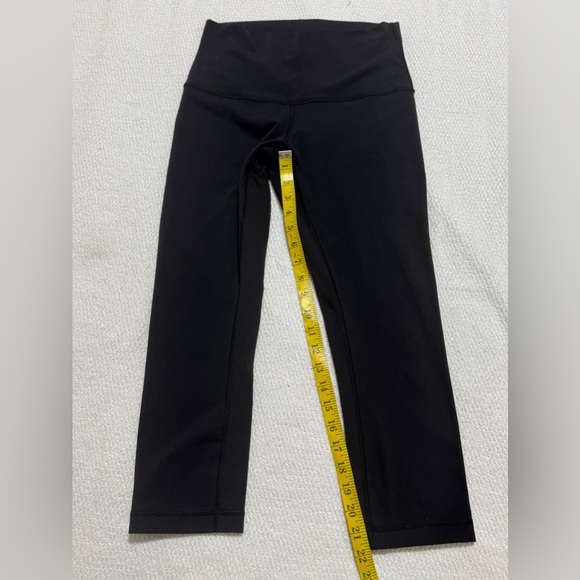 Lululemon Women 8 Black High Waisted Cropped Leggings - Picture 7 of 9
